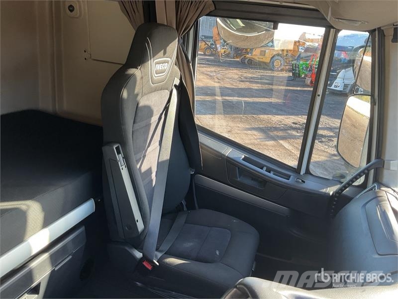 Iveco Stralis 460 LNG 6x2 Tri/A Sleeper Truck Tractor 牵引车