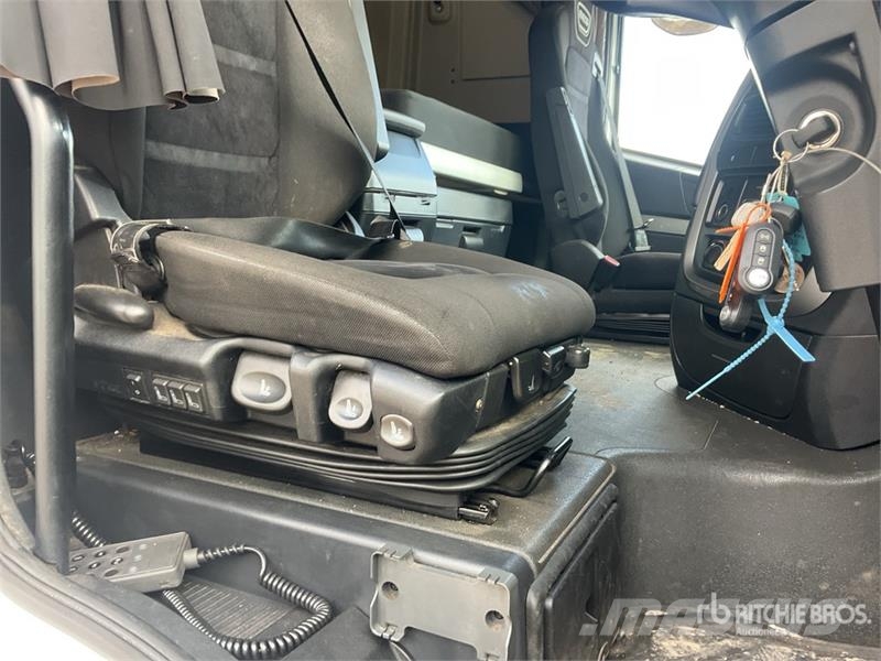 Iveco Stralis 460 LNG 6x2 Tri/A Sleeper Truck Tractor 牵引车