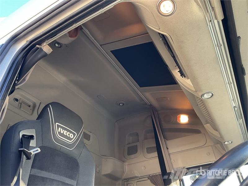 Iveco Stralis 460 LNG 6x2 Tri/A Sleeper Truck Tractor 牵引车