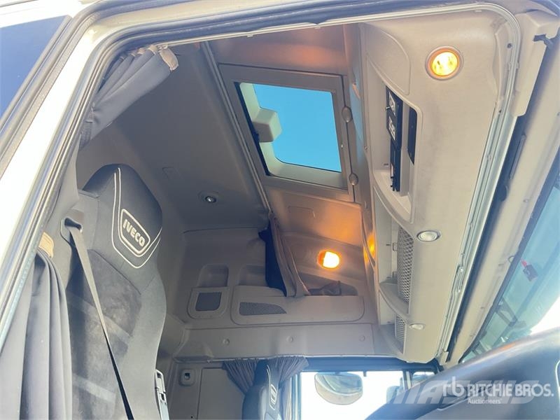 Iveco Stralis 460 LNG 6x2 Tri/A Sleeper Truck Tractor Влекачи