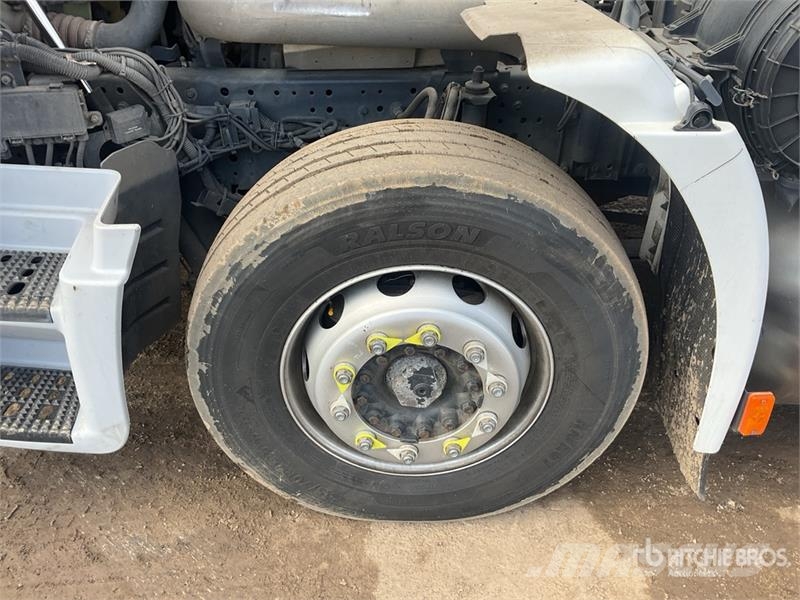 Iveco Stralis 460 LNG 6x2 Tri/A Sleeper Truck Tractor 牵引车