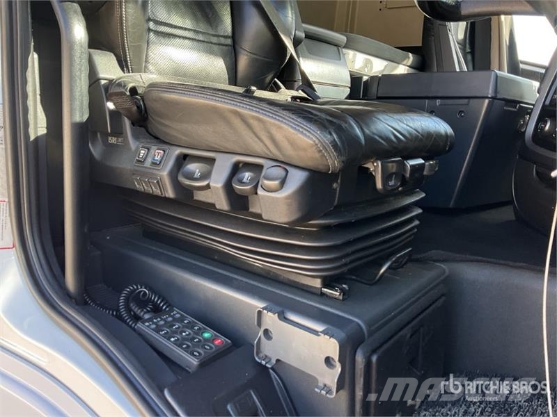 Iveco Stralis 460 LNG 6x2 Tri/A Sleeper Truck Tractor 牵引车