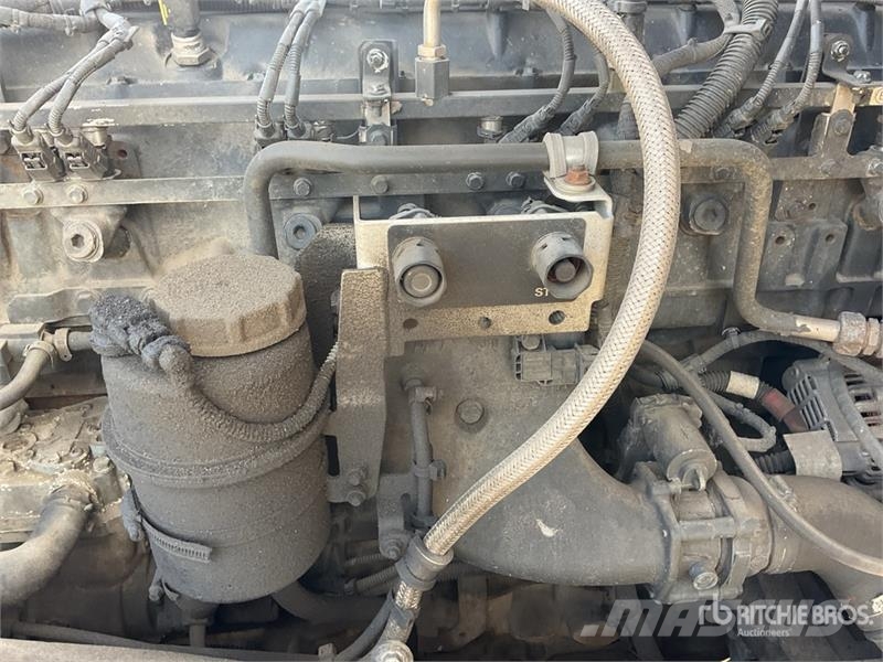 Iveco Stralis 460 LNG 6x2 Tri/A Sleeper Truck Tractor Влекачи