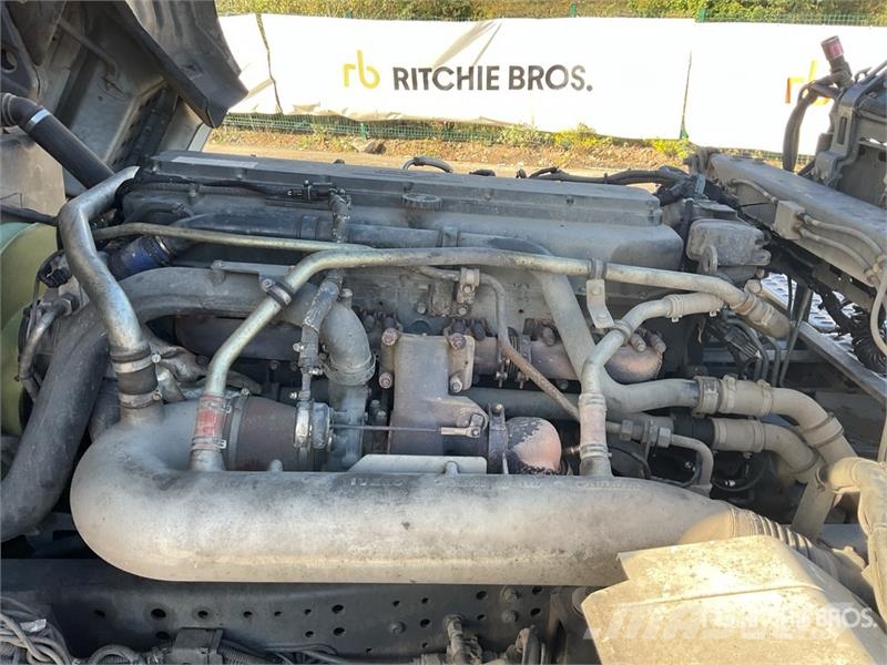 Iveco Stralis 460 LNG 6x2 Tri/A Sleeper Truck Tractor 中古トラクターヘッド | トレーラーヘッド
