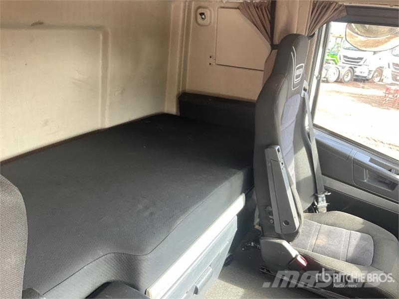 Iveco Stralis 460 LNG 6x2 Tri/A Sleeper Truck Tractor 牵引车