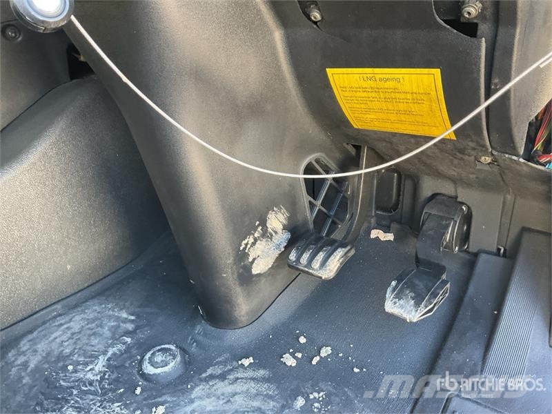 Iveco Stralis 460 LNG 6x2 Tri/A Sleeper Truck Tractor 牵引车