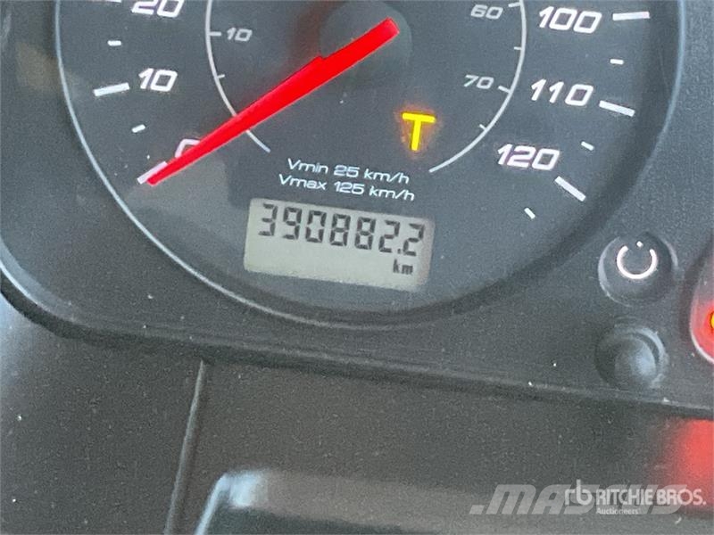 Iveco Stralis 460 LNG 6x2 Tri/A Sleeper Truck Tractor 中古トラクターヘッド | トレーラーヘッド