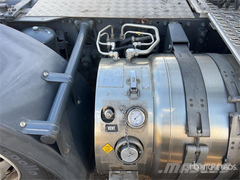 Iveco Stralis 460 LNG 6x2 Tri/A Sleeper Truck Tractor 牵引车