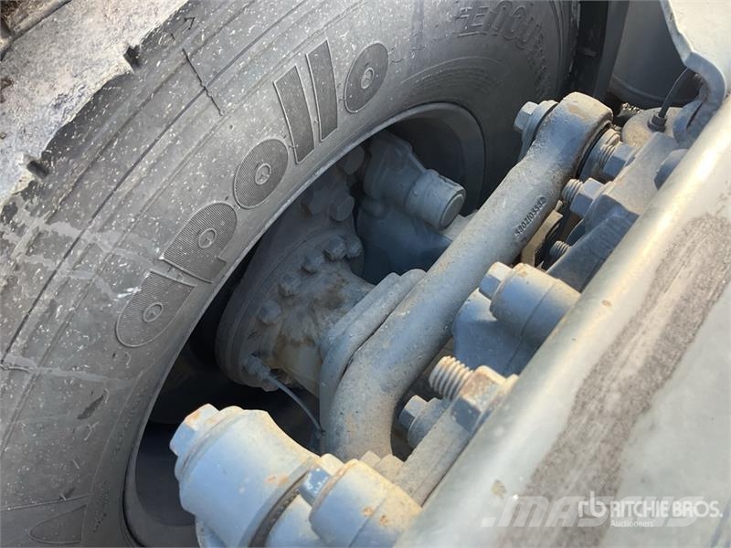 Iveco Stralis 460 LNG 6x2 Tri/A Sleeper Truck Tractor 中古トラクターヘッド | トレーラーヘッド