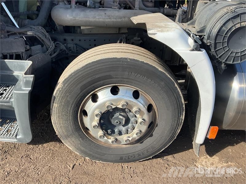 Iveco Stralis 460 LNG 6x2 Tri/A Sleeper Truck Tractor 中古トラクターヘッド | トレーラーヘッド
