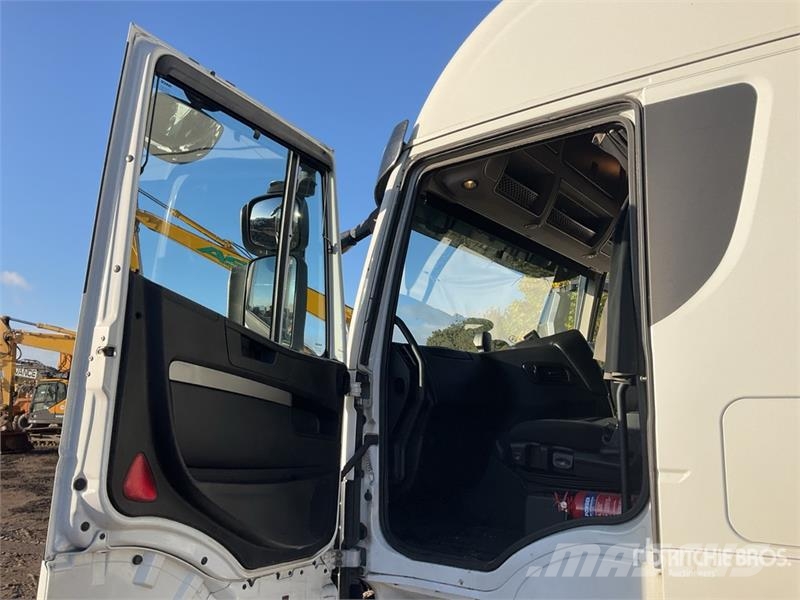 Iveco Stralis 460 LNG 6x2 Tri/A Sleeper Truck Tractor 牵引车