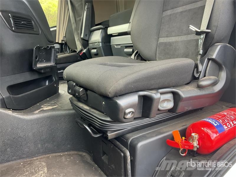 Iveco Stralis 460 LNG 6x2 Tri/A Sleeper Truck Tractor 牵引车