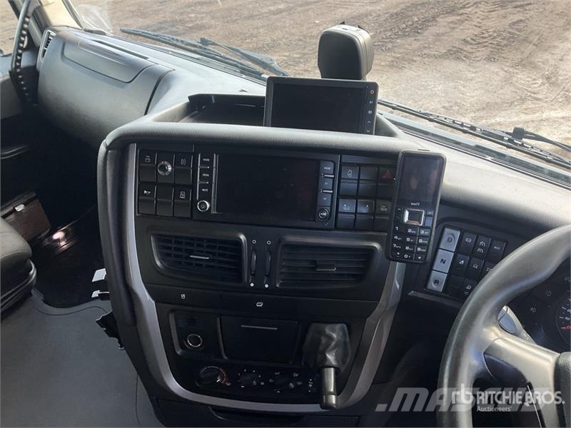 Iveco Stralis 460 LNG 6x2 Tri/A Sleeper Truck Tractor Влекачи