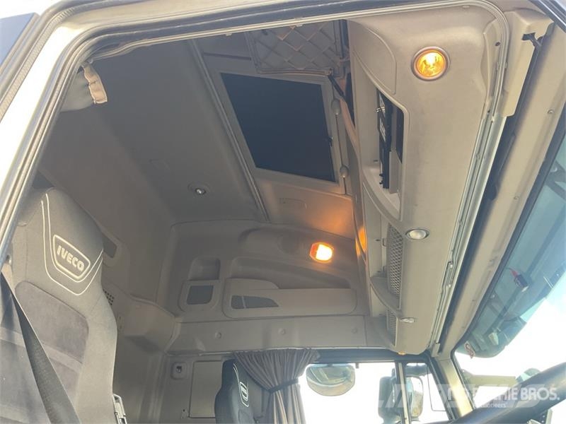 Iveco Stralis 460 LNG 6x2 Tri/A Sleeper Truck Tractor Tractor Units