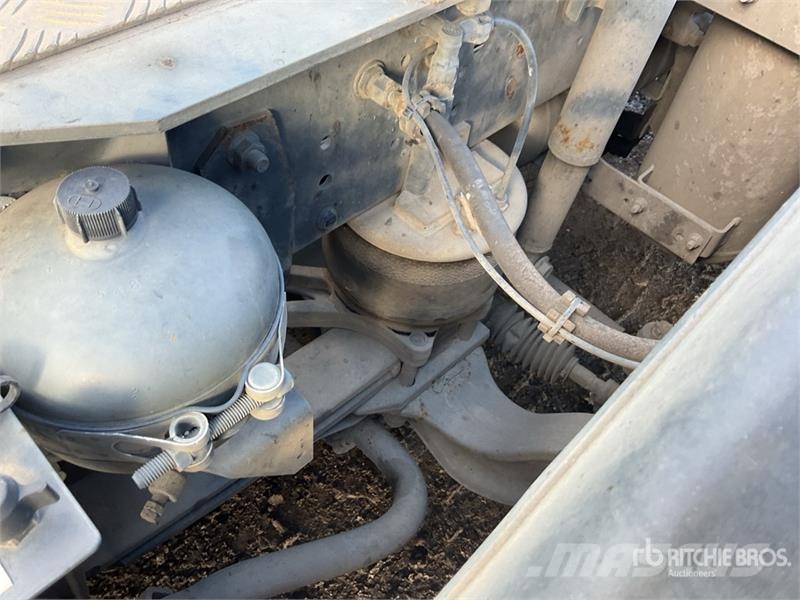 Iveco Stralis 460 LNG 6x2 Tri/A Sleeper Truck Tractor 中古トラクターヘッド | トレーラーヘッド