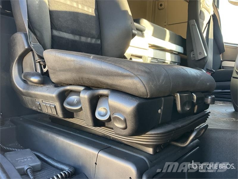 Iveco Stralis 460 LNG 6x2 Tri/A Sleeper Truck Tractor 牵引车