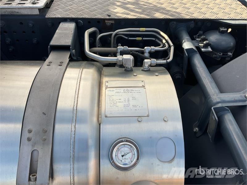 Iveco Stralis 460 LNG 6x2 Tri/A Sleeper Truck Tractor Tractor Units