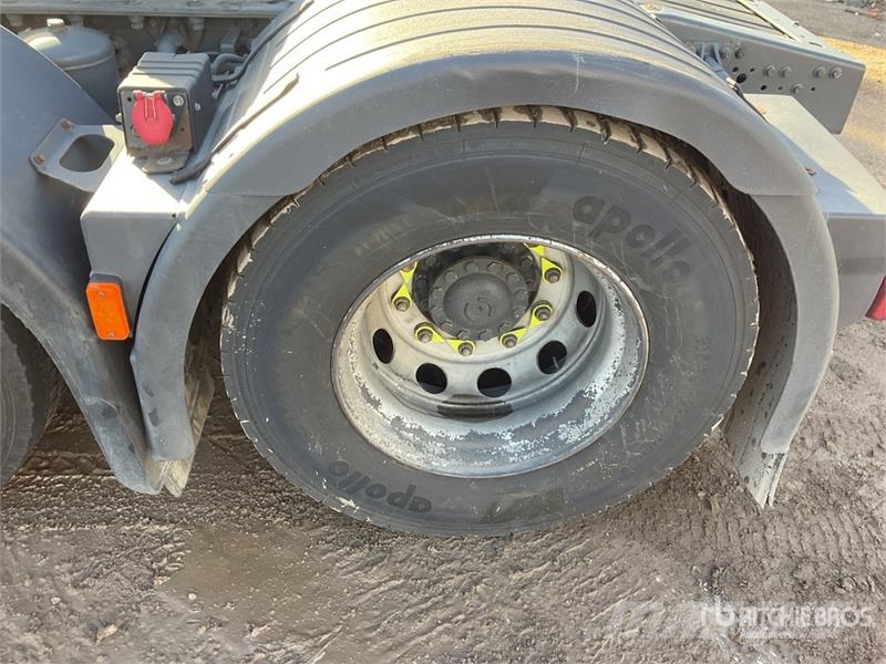 Iveco Stralis 460 LNG 6x2 Tri/A Sleeper Truck Tractor 牵引车