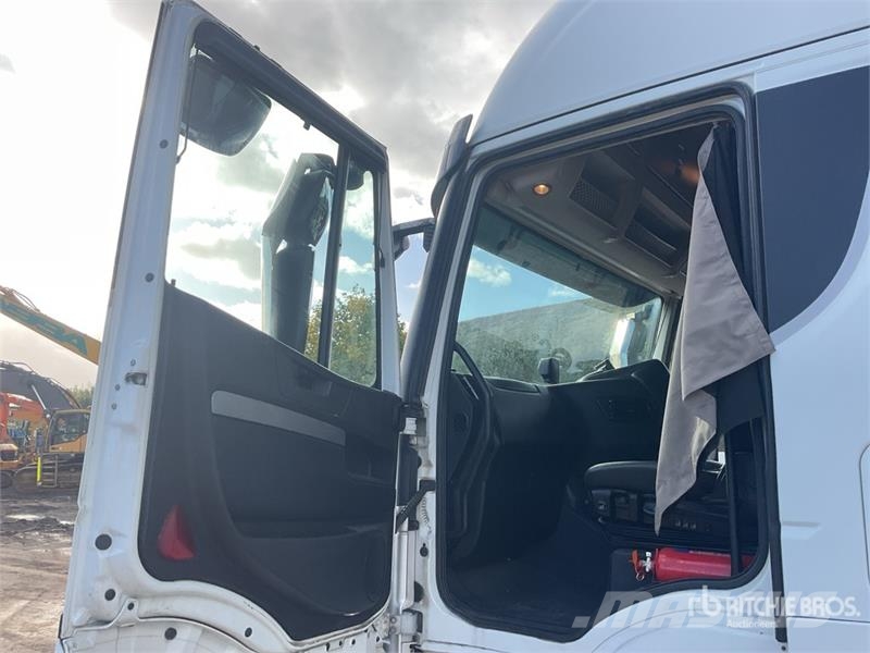 Iveco Stralis 460 LNG 6x2 Tri/A Sleeper Truck Tractor Влекачи