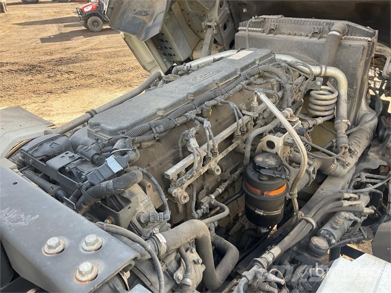 Iveco Stralis 460 LNG 6x2 Tri/A Sleeper Truck Tractor 牵引车