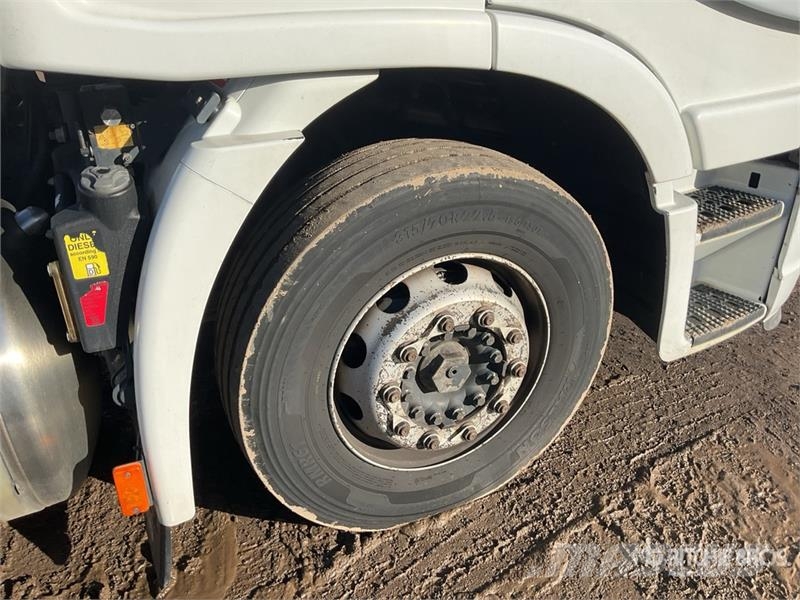 Iveco Stralis 460 LNG 6x2 Tri/A Sleeper Truck Tractor 牵引车