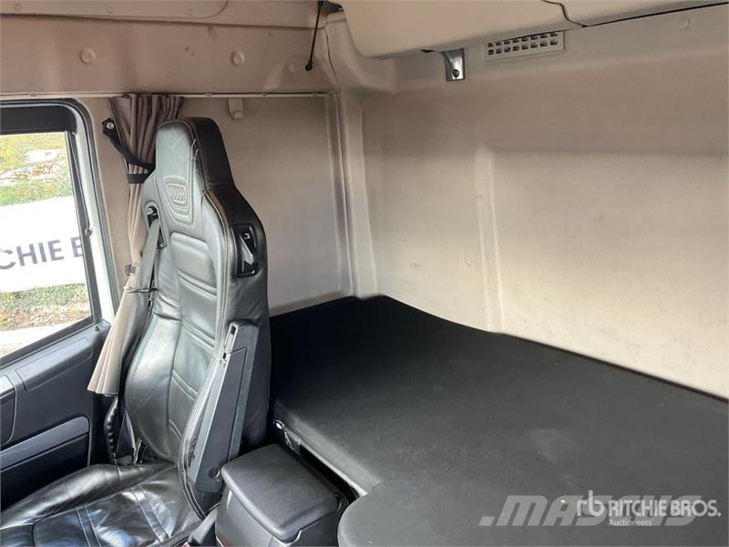 Iveco Stralis 460 LNG 6x2 Tri/A Sleeper Truck Tractor 中古トラクターヘッド | トレーラーヘッド