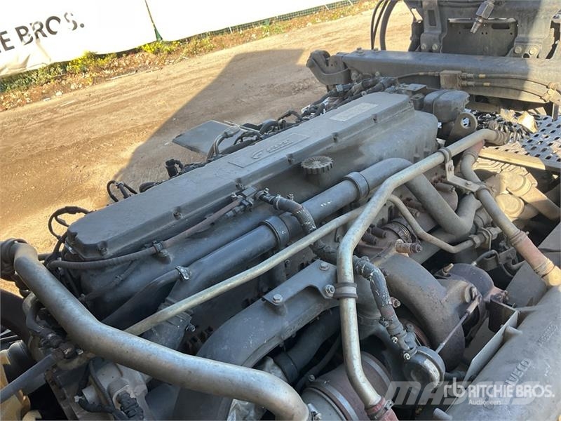 Iveco Stralis 460 LNG 6x2 Tri/A Sleeper Truck Tractor 牵引车