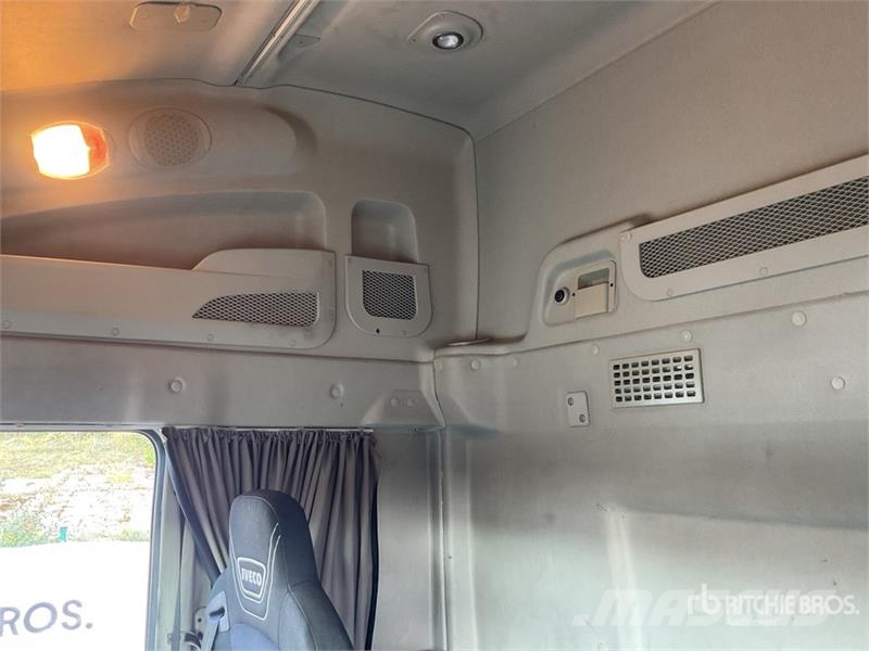 Iveco Stralis 460 LNG 6x2 Tri/A Sleeper Truck Tractor 牵引车