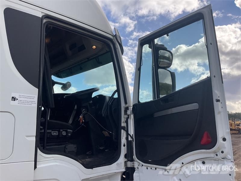 Iveco Stralis 460 LNG 6x2 Tri/A Sleeper Truck Tractor 牵引车