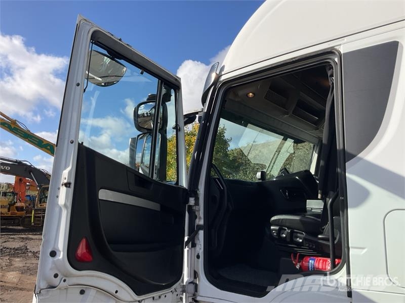 Iveco Stralis 460 LNG 6x2 Tri/A Sleeper Truck Tractor 牵引车