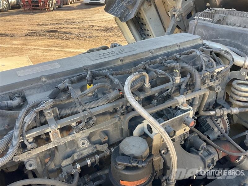 Iveco Stralis 460 LNG 6x2 Tri/A Sleeper Truck Tractor 牵引车