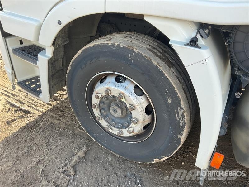 Iveco Stralis 460 LNG 6x2 Tri/A Sleeper Truck Tractor 牵引车