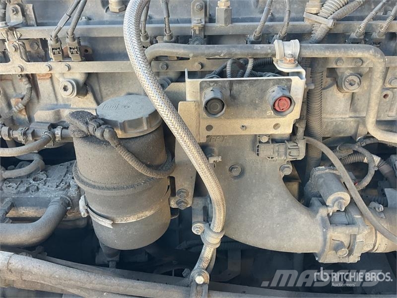 Iveco Stralis 460 LNG 6x2 Tri/A Sleeper Truck Tractor 牵引车