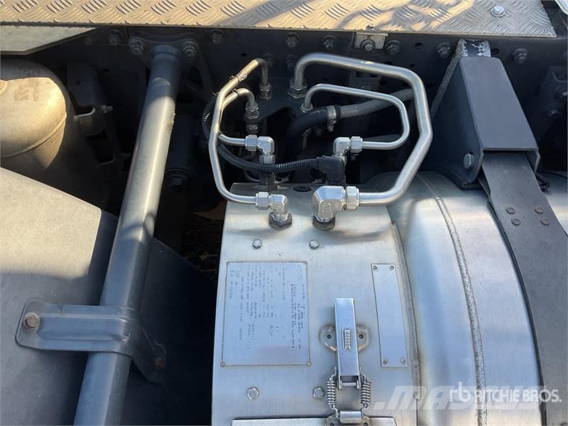 Iveco Stralis 460 LNG 6x2 Tri/A Sleeper Truck Tractor 牵引车