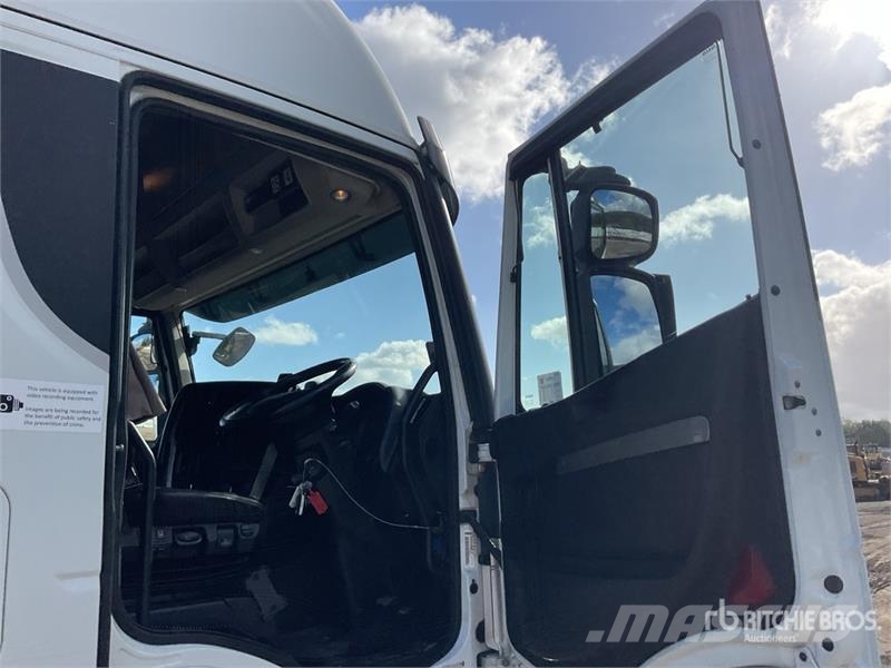 Iveco Stralis 460 LNG 6x2 Tri/A Sleeper Truck Tractor 中古トラクターヘッド | トレーラーヘッド