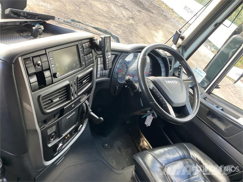 Iveco Stralis 460 LNG 6x2 Tri/A Sleeper Truck Tractor 中古トラクターヘッド | トレーラーヘッド