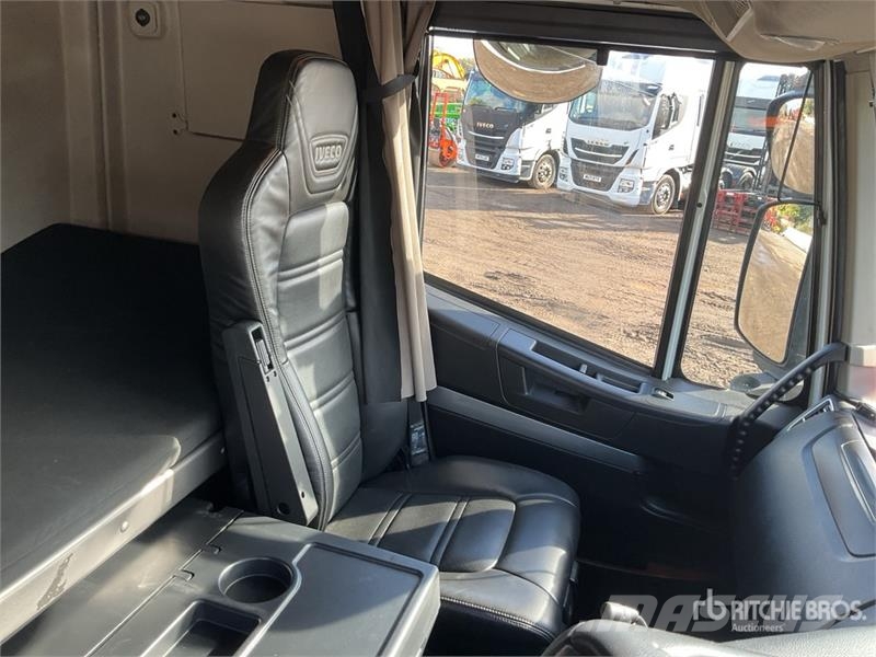 Iveco Stralis 460 LNG 6x2 Tri/A Sleeper Truck Tractor 牵引车