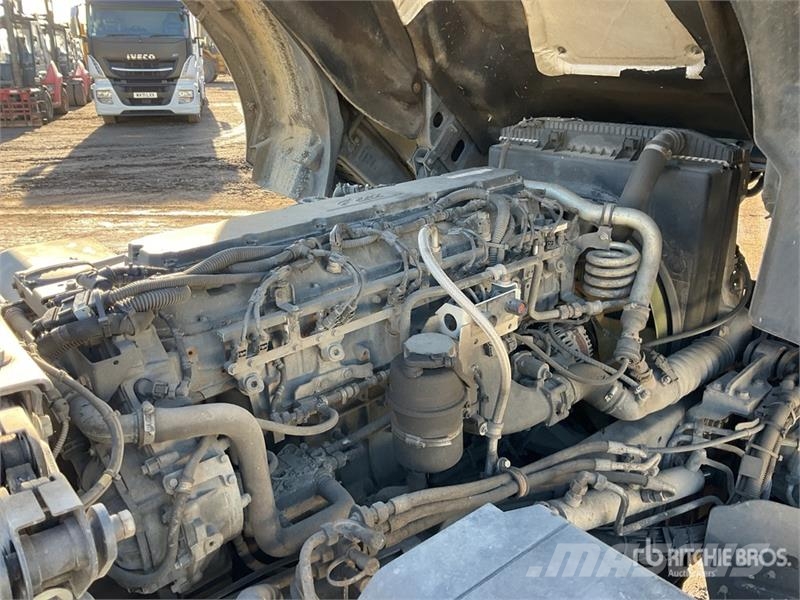 Iveco Stralis 460 LNG 6x2 Tri/A Sleeper Truck Tractor 牵引车