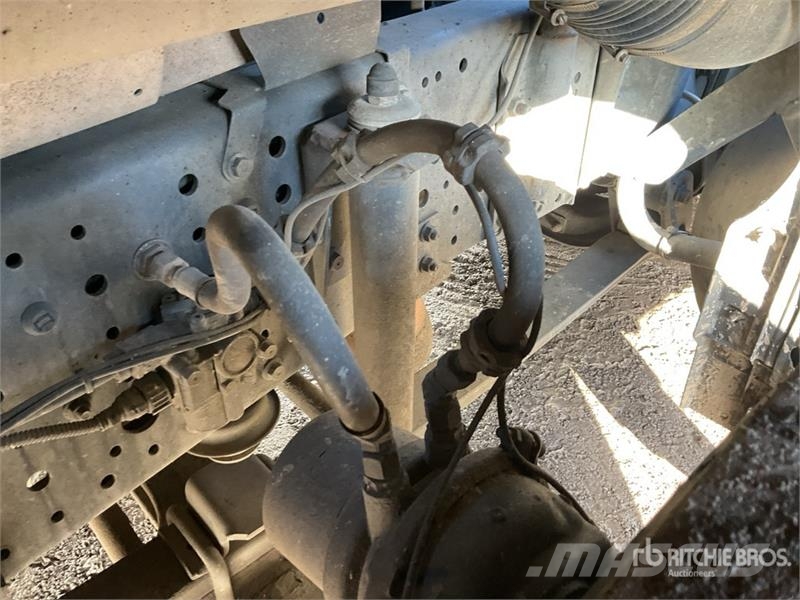 Iveco Stralis 460 LNG 6x2 Tri/A Sleeper Truck Tractor 牵引车