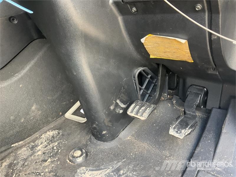 Iveco Stralis 460 LNG 6x2 Tri/A Sleeper Truck Tractor 牵引车