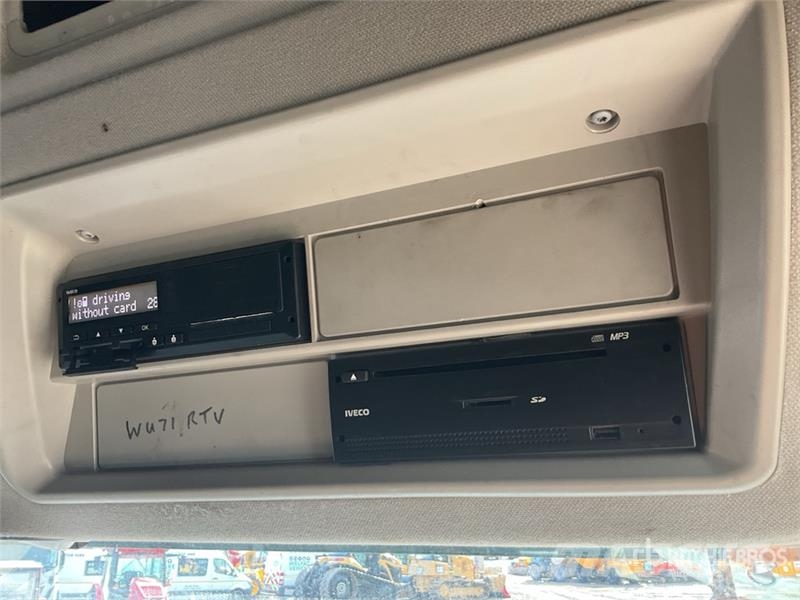 Iveco Stralis 460 LNG 6x2 Tri/A Sleeper Truck Tractor 牵引车