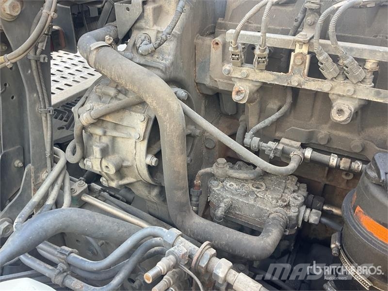 Iveco Stralis 460 LNG 6x2 Tri/A Sleeper Truck Tractor 牵引车
