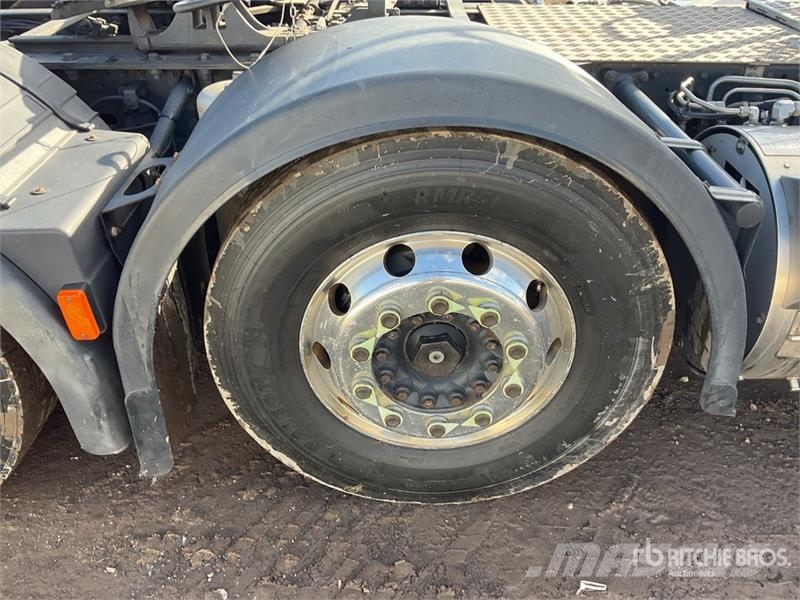 Iveco Stralis 460 LNG 6x2 Tri/A Sleeper Truck Tractor 牵引车