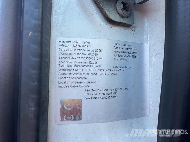 Iveco Stralis 460 LNG 6x2 Tri/A Sleeper Truck Tractor 中古トラクターヘッド | トレーラーヘッド