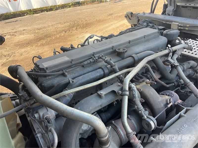 Iveco Stralis 460 LNG 6x2 Tri/A Sleeper Truck Tractor Влекачи