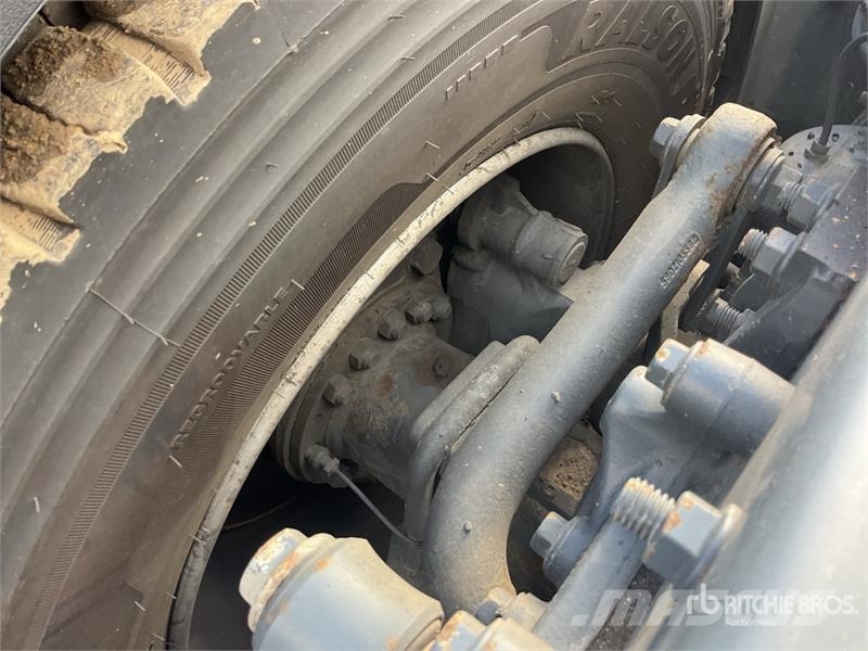 Iveco Stralis 460 LNG 6x2 Tri/A Sleeper Truck Tractor 牵引车