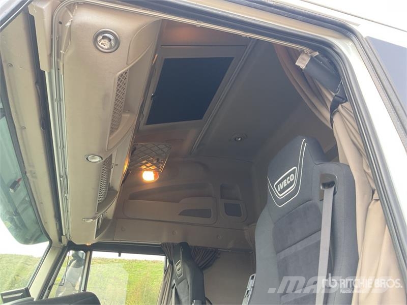 Iveco Stralis 460 LNG 6x2 Tri/A Sleeper Truck Tractor 牵引车