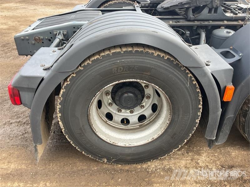 Iveco Stralis 460 LNG 6x2 Tri/A Sleeper Truck Tractor 牵引车