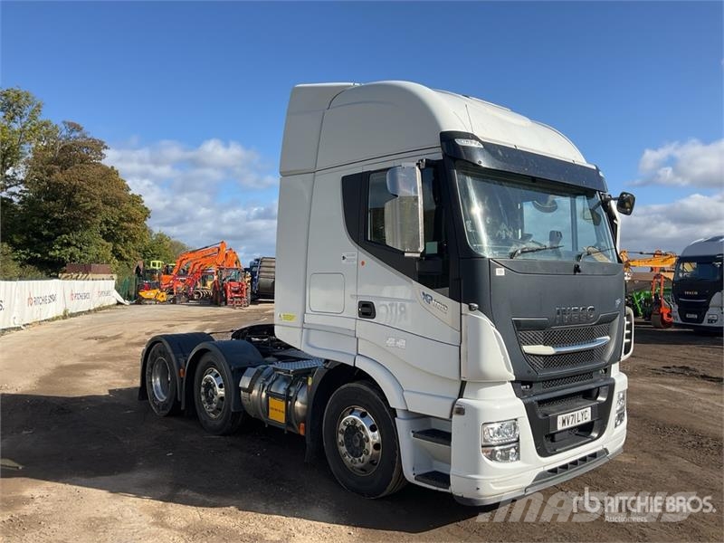 Iveco Stralis 460 LNG 6x2 Tri/A Sleeper Truck Tractor 中古トラクターヘッド | トレーラーヘッド