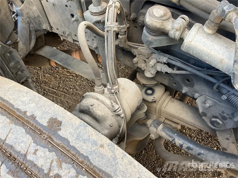 Iveco Stralis 460 LNG 6x2 Tri/A Sleeper Truck Tractor 中古トラクターヘッド | トレーラーヘッド